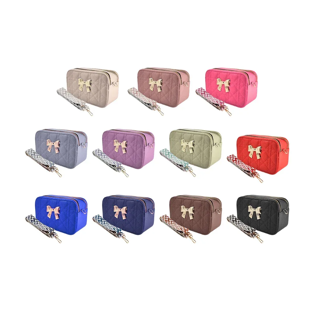 Bolsa de mano rectangular con 2 cierres dorados, detalle de moño y correa