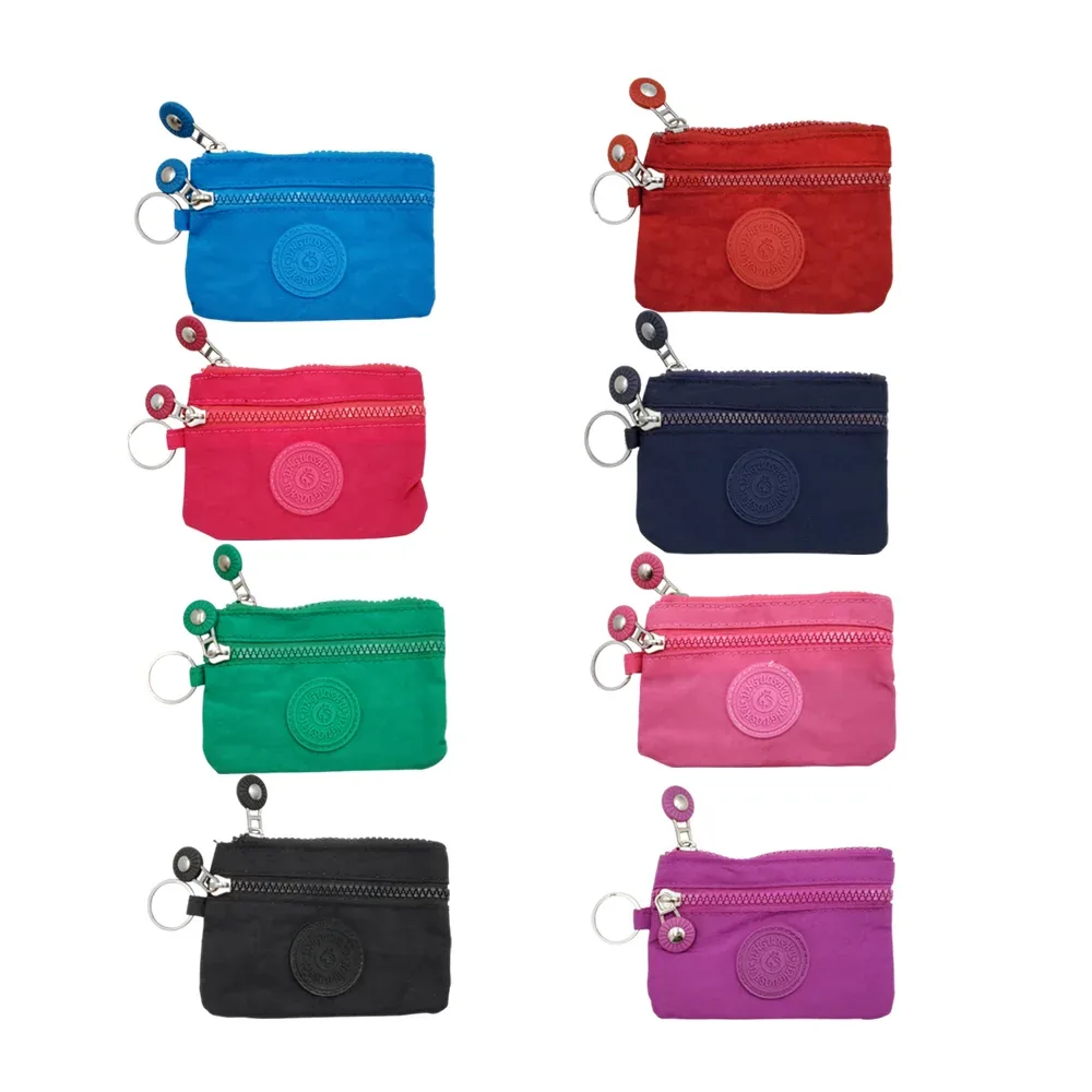 Monedero de tela con 2 compartimentos y logo de silicón + argolla para colgar