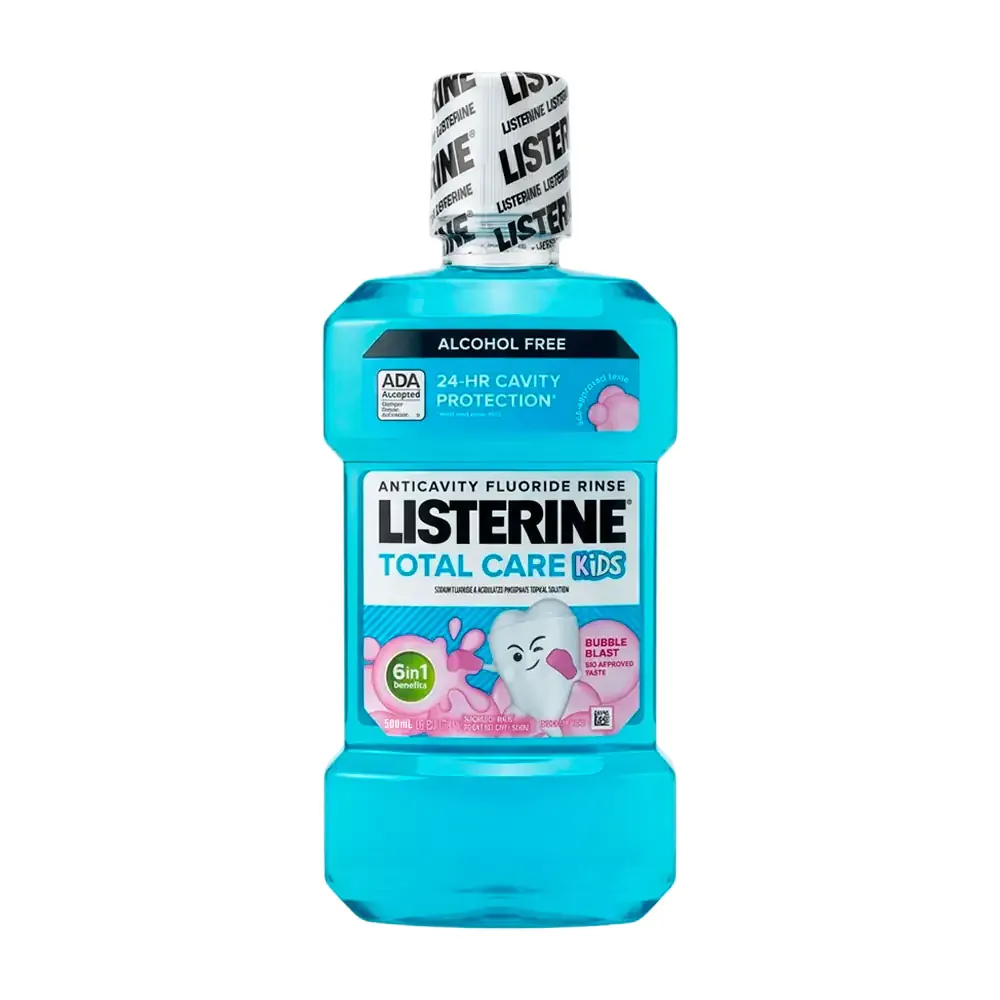 Bote con enjuague bucal listerine total care kids 6 en 1 de 500ml
