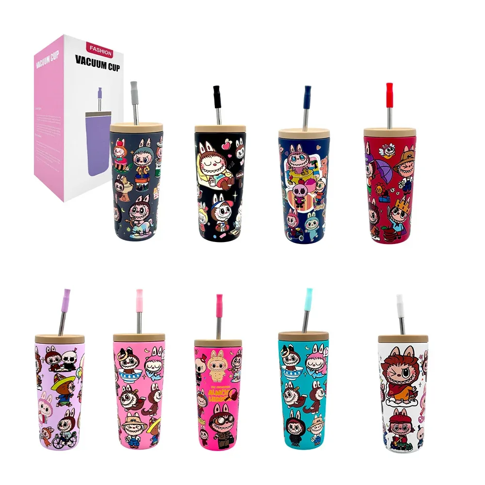 Termo metálico cilíndrico, con tapa, popote metálico y estampado de labubu