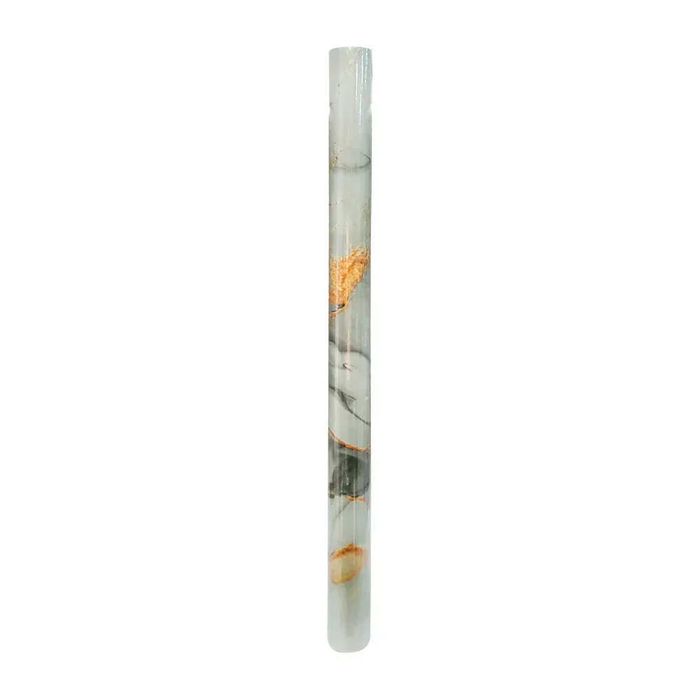 Rollo de papel tapiz marmoleado en color verde y tonos dorados, 60cm de ancho
