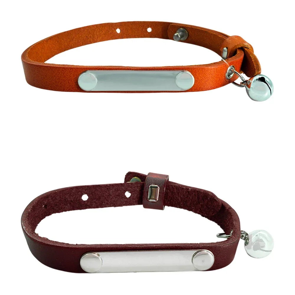 Collar de piel sintética, mascotas talla chica, cascabel y placa metálica