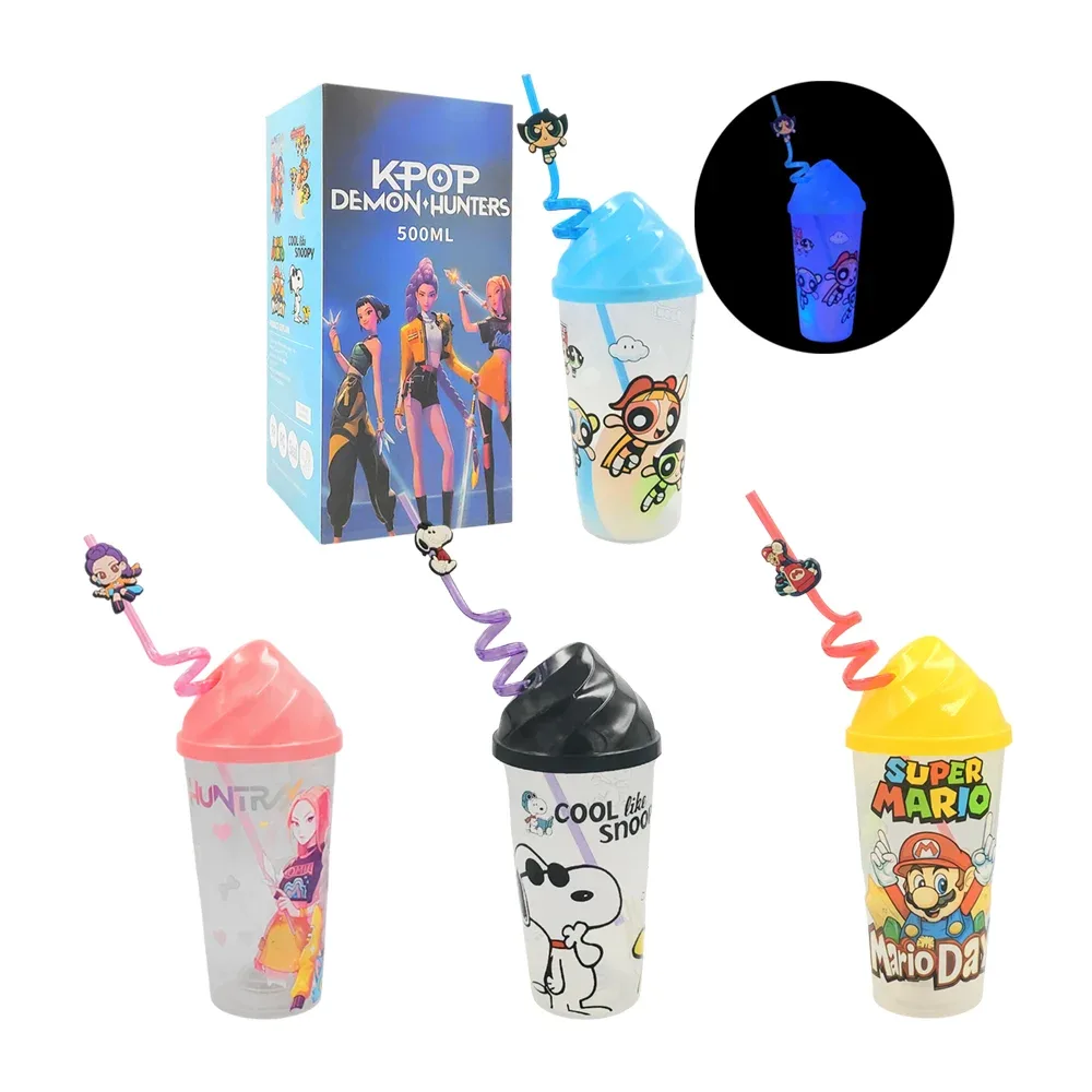 Vaso plástico con luz, tapa + popote con figura, variedad de personajes animados